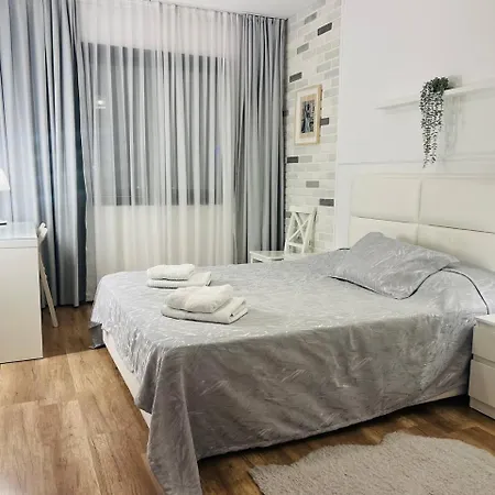 Sea View Remus Family 2 Bdr شقة